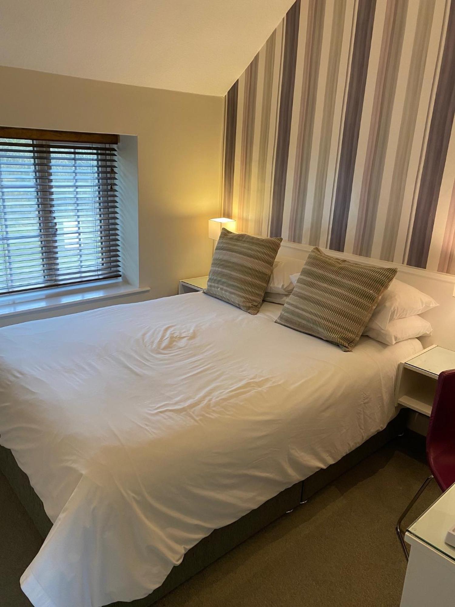 Manor Court Hotel Carnaby Экстерьер фото