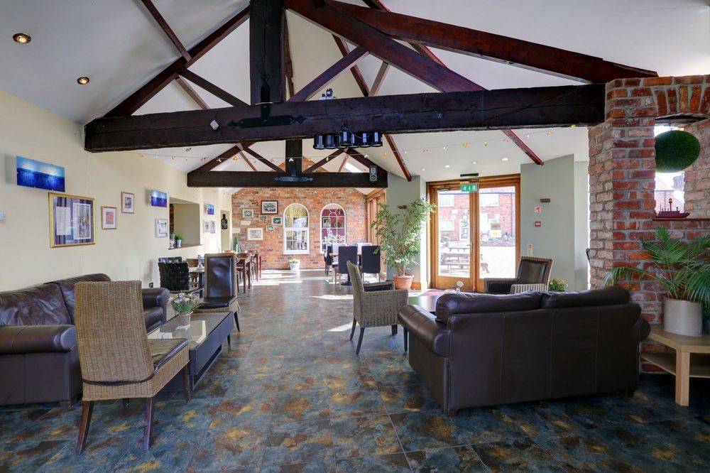 Manor Court Hotel Carnaby Экстерьер фото