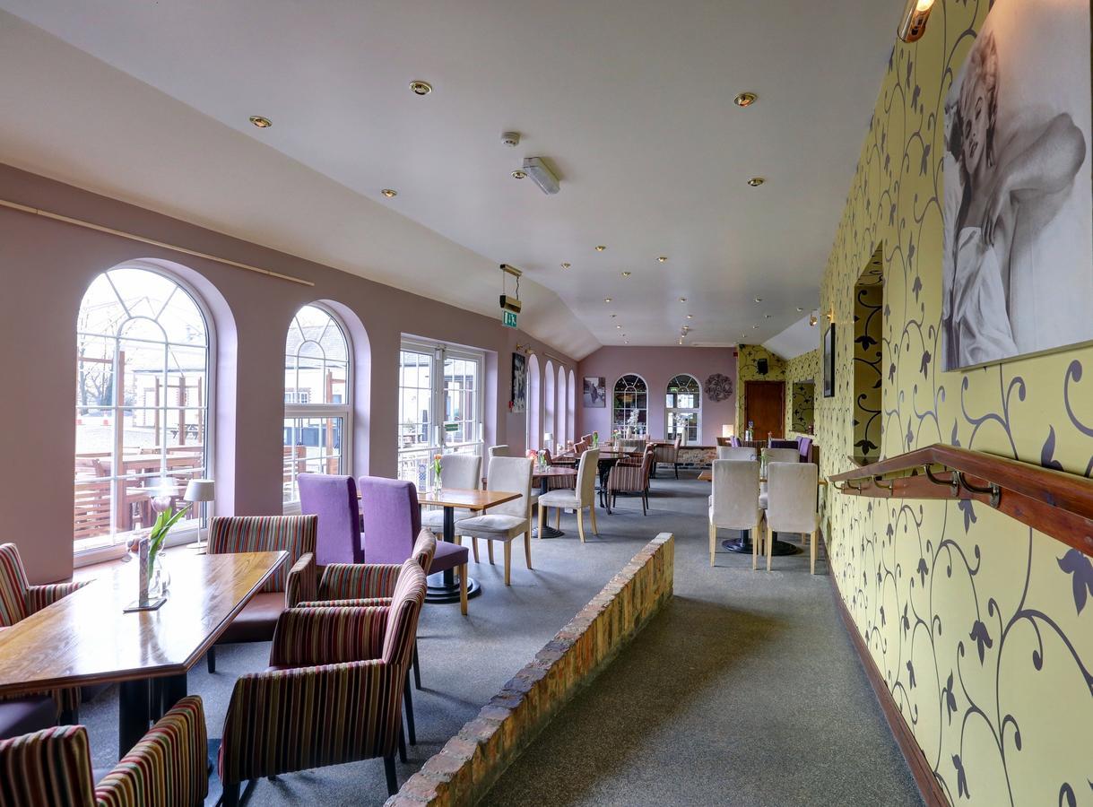 Manor Court Hotel Carnaby Экстерьер фото