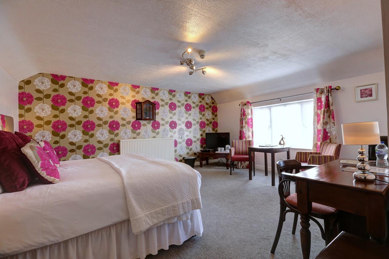 Manor Court Hotel Carnaby Экстерьер фото