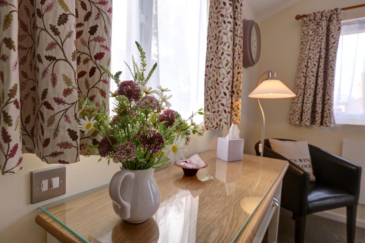 Manor Court Hotel Carnaby Экстерьер фото